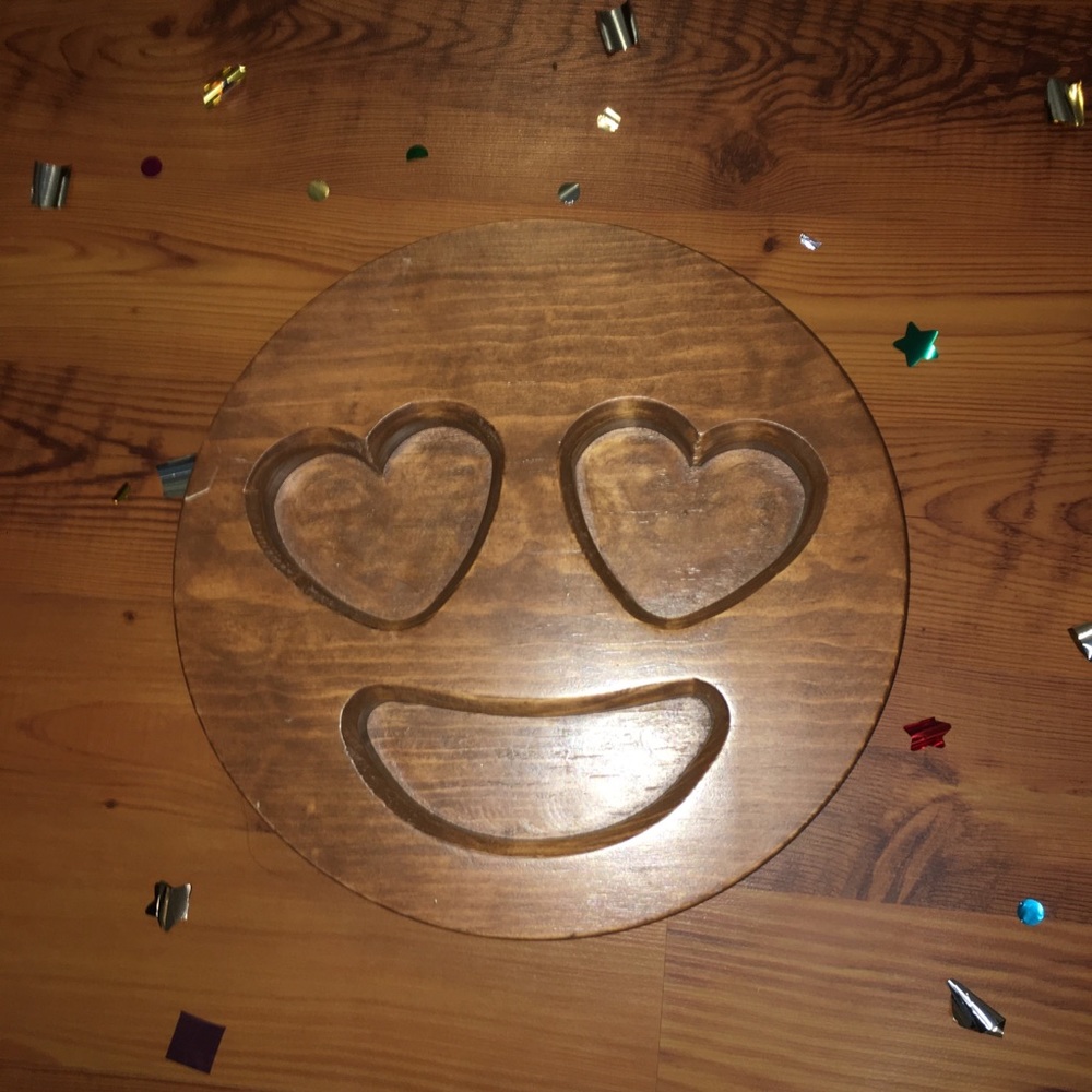 😍 Wooden Heart Eyes Emoji 😍 Room Decor